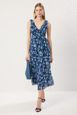 Lacivert Cicekli Etegi Belden Ac?lan F?rf?rl? Astarl? Sifon Midi Ucus Ucus Elbise TWOSS25EL00621