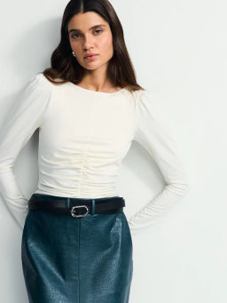 Приталенный лонгслив с драпировкой / Zarina