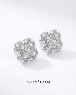 Стильные серьги