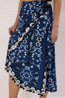 Trendyolmilla Mavi Etnik Desenli Kruvaze Kapamal? Viskon Etek TWOSS25ET00198 фото 3