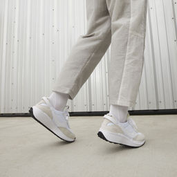 Кроссовки женские