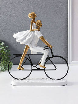 Сувенир полистоун "Парочка на велосипеде" бело-золотой 8,5х23х29 см