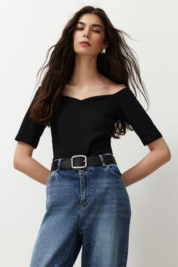 Siyah Kalp Yaka K?sa Kollu Regular/Normal Kal?p Orme Bluz TWOSS24BZ00561