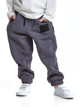 Брюки с шевроном для мальчика штаны спортивные 22-7683 светлый графит - Mini maxi фото 4