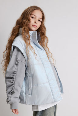 ACOOLA / Утеплённая куртка со съёмными рукавами для девочек в серо-голубом цвете фото 5