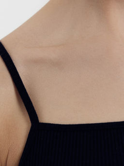 Топ на тонких бретелях черного цвета в рубчик для женщин