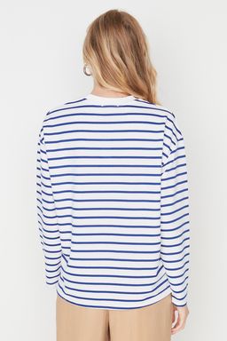 Beyaz Cizgili Oversize/Genis Kesim Bisiklet Yaka Ince Orme Sweatshirt TWOAW23SW00326