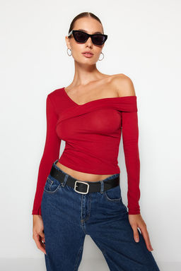 Trendyolmilla Siyah Pamuklu Esnek Volanl? Fitted/Vucuda Oturan Crop Orme Bluz TWOAW24BZ00161