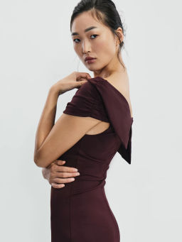 Платье миди с открытыми плечами / Zarina