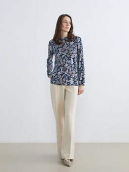 Ba?lamal? Yaka ?i?ekli Bluz