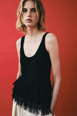 TOP PUNTO FLECOS / Negro