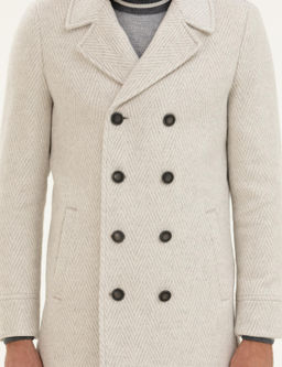 Белое приталенное пальто из смесовой шерсти с рыбьей спиной и кешью