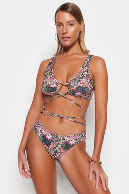 TRENDYOLMILLA Cicek Desenli Normal Paca Bikini Alt? TBESS23BA00155