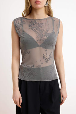 Gri Cicekli Fitted/Vucuda Oturan Kay?k Yaka Kolsuz Tul Orme Bluz TWOSS26BZ00366 - Trendyolmilla фото 3