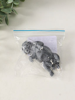 Сувенир "Бульдог лежит на спине" 3,5 см