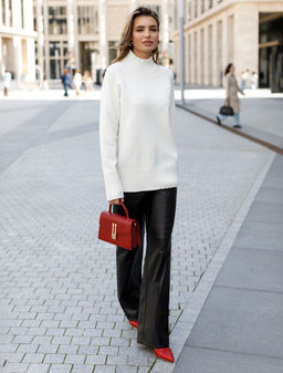 D34.204 Свитер женский натуральный белый