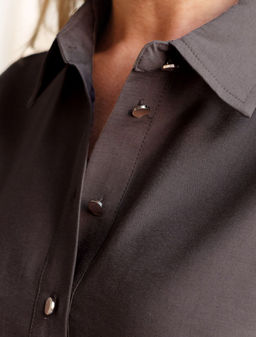 Платье-рубашка с кулиской на талии из плотного лиоцелла - Vilatte фото 4