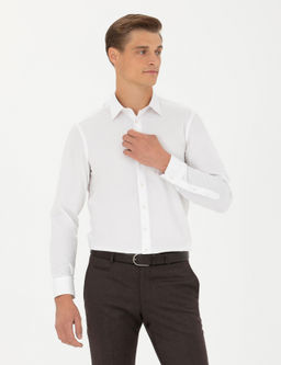 Белая приталенная рубашка с длинным рукавом