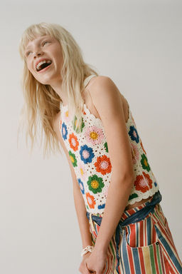 TOP PUNTO CROCHET FLORES / Multicolor