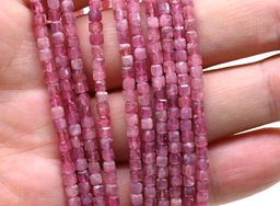 Бусины из турмалина розового кубик гр.3мм, 39см, 136 бусин Радуга камня