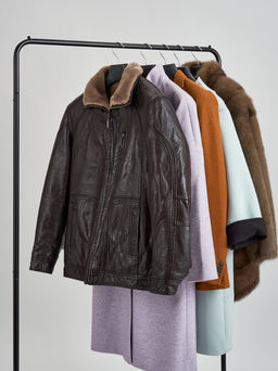 Вешалка пластиковая с перекладиной черная размер 52-54 (ФСП 45/5) 5 шт - Магазин вешалок фото 6