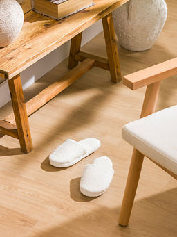 Pel?? Kad?n Ev Terli?i