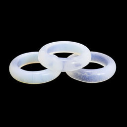 Кольцо из камня гладкое Лунного притягивает удачу и счастье в личной жизни размер d-17мм