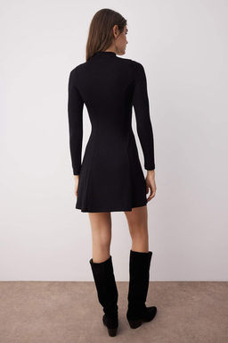 Siyah Duz K?sa/Mini Skater/Belden Ac?lan Orme Elbise TWOAW26EL00039 - Trendyolmilla фото 4
