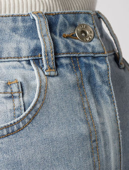 Джинсы трубы рваные из эластичного денима средней плотности