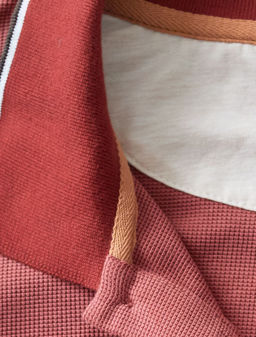 Лонгслив из фактурного трикотажа с плетеным воротником поло с застежкой на пуговицы - Vilatte фото 4