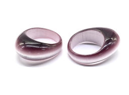 Перстень крупный из кошачьего глаза сиреневый размер 17