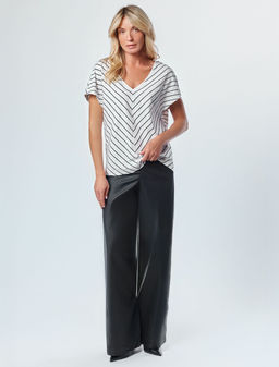 D49.069 Футболка женская белый-черный полоса