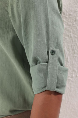 TRENDYOL MAN Haki Regular Fit Apoletli Burusuk Efektli Keten Gorunumlu Gomlek TMNSS23GO00061 - Trendyolmilla фото 3