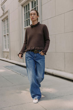 RUFFLE KNIT SWEATER