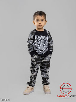 Костюм для мальчика с рисунком