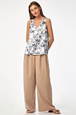 Топ атласный базовый с цветочным принтом на белом