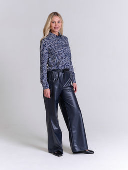 Широкие брюки из экокожи