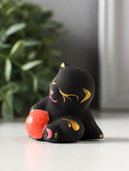 Фигура "Котик с мячом" 5,5 см, чёрный