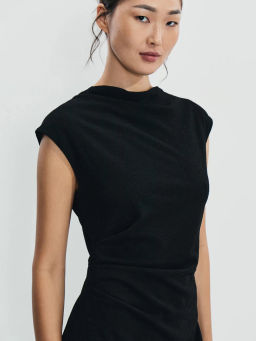 Платье миди приталенного кроя / Zarina