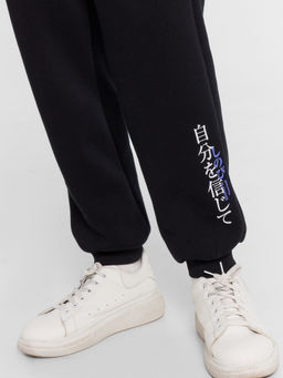 Брюки для мальчиков черные с принтом - Mark formelle фото 5