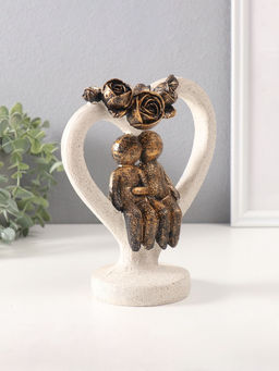 Фигурка полистоун «Влюблённые человечки в каменном сердце с розами», под бронзу, 8.8×15.7×20 см