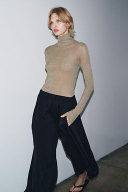 FINE KNIT METALLIC THREAD TOP
