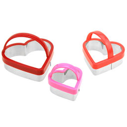 Форма для печенья из нержавеющей стали Сердечко набор 3 штуки 8,5х8х2,5см; 6,8х6,5х2,5см; 5х5х2,5см, пластмассовый корпус, с ручкой, в блистере (Китай)