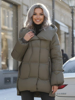Куртка зимняя женская с большим капюшоном модная коричневого цвета 7739K - Visdeer фото 22