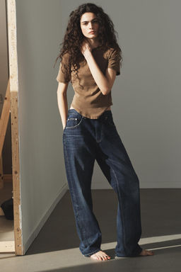 CAMISETA EFECTO LAVADO / Marr?n oscuro