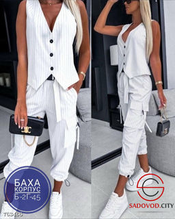 Женский костюм жилет и джоггеры в полоску