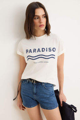 Ekru Bask?l? Regular Bisiklet Yaka Standart Kol K?sa %100 Pamuk Orme T-Shirt TWOSS26TS00212