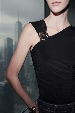 Siyah Aksesuar Detayl? Asimetrik Yaka Orme Party Body TPRSS26BD00001