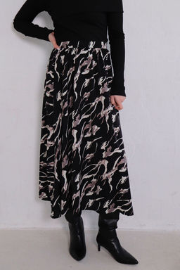 11374 Юбка А-силуэта чёрная с принтом