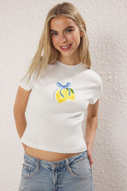 TRENDYOLMILLA Ekru Bask?l? Fitted/Vucuda Oturan Orme T-shirt TWOSS25TS00108  фото 8